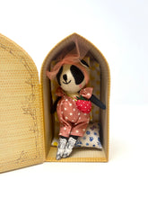 Load image into Gallery viewer, Levlovs Tiny Box Friends - Panda
