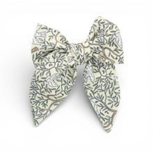 Load image into Gallery viewer, Peacemaker - Darling Hair Bow
